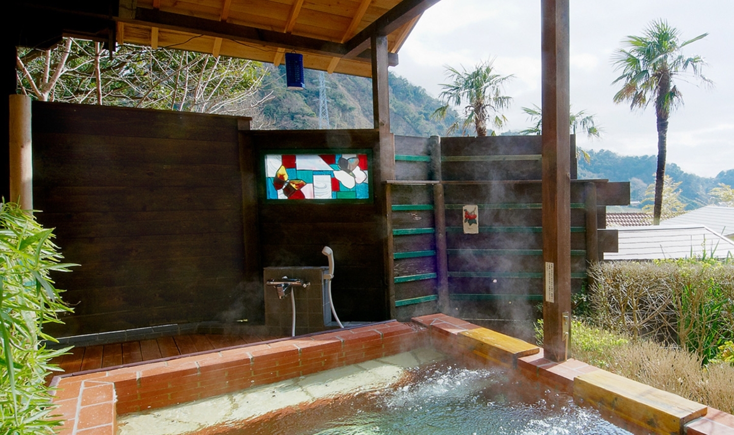 ヴィラ勝山アヴェールの露天風呂のお風呂の様子の画像